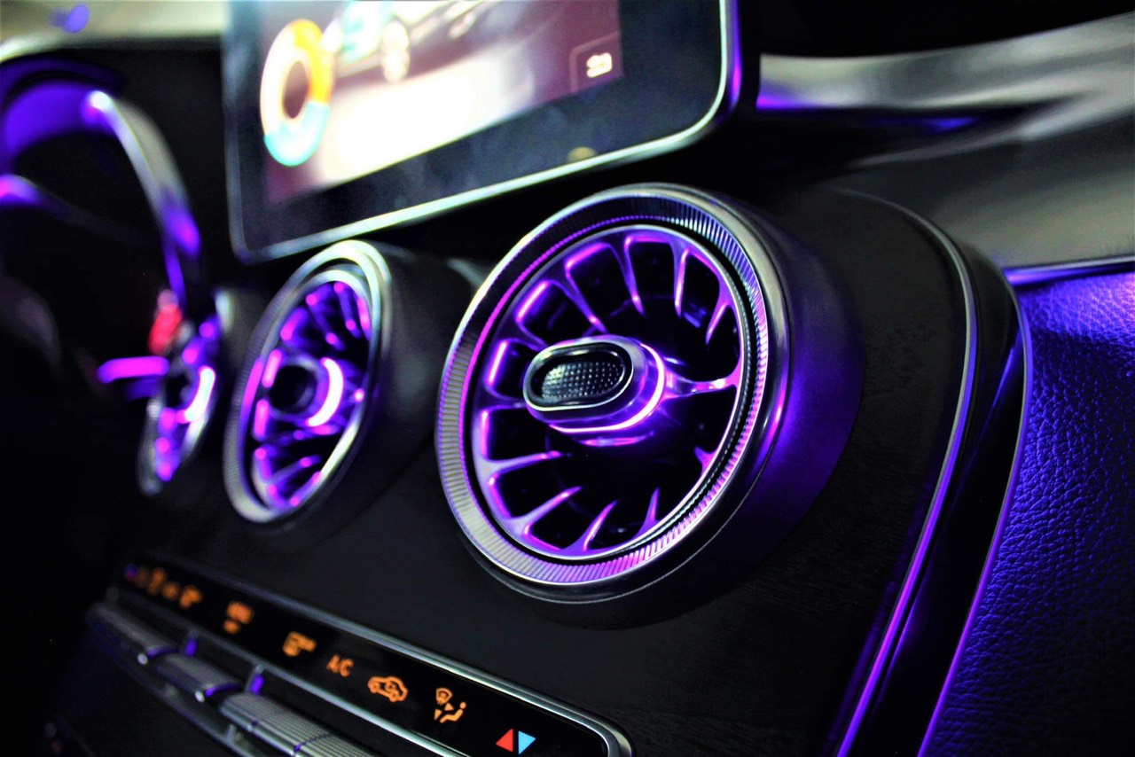 Độ LED Nội Thất & Cửa Gió Tuabin: Đánh Thức Không Gian Công Nghệ Tại Evo Car