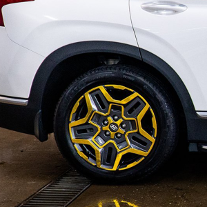 Dán Decal Điểm Lazang: Tạo Điểm Nhấn Độc Bản Cho "Dàn Chân"