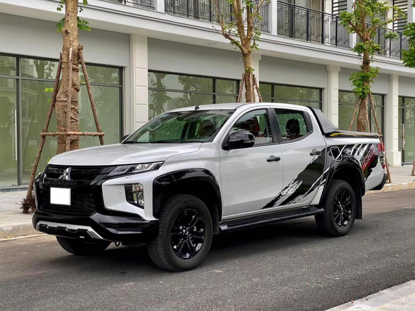 Dán Tem Sports & Decal Tem Sườn: Khẳng Định Phong Cách Thể Thao Tại Evo Car