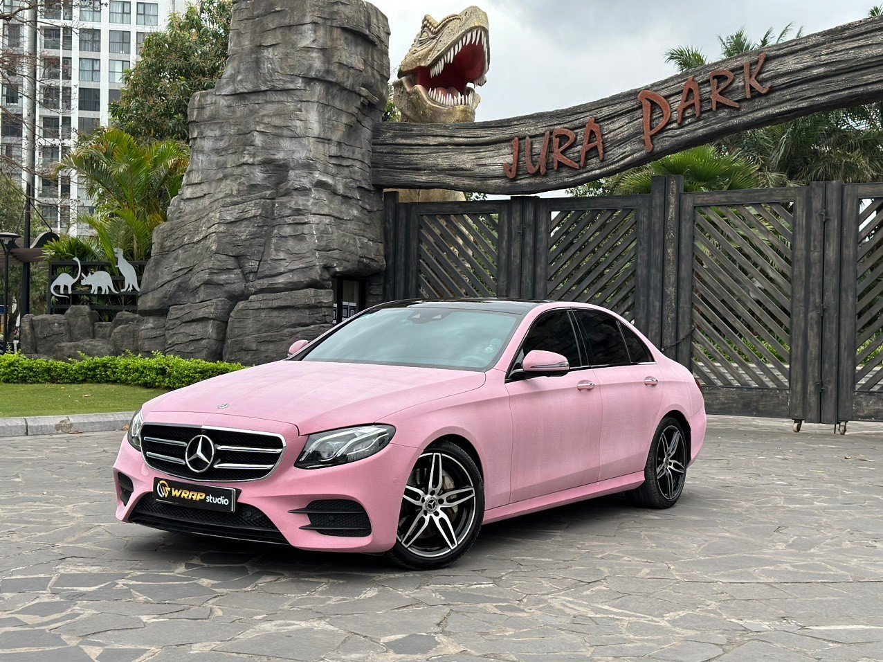 Wrap Kim Tuyến Hồng: Sắc Màu Lung Linh Cá Tính Tại Evo Car