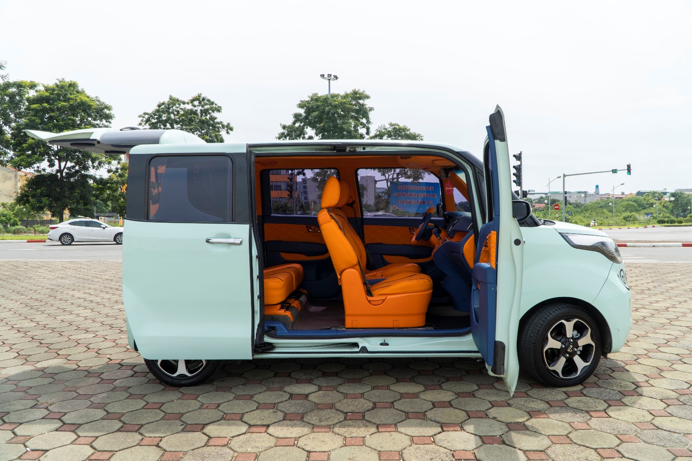 Đổi Màu Nội Thất Ô Tô: Cá Nhân Hóa Không Gian Thượng Lưu Tại Evo Car